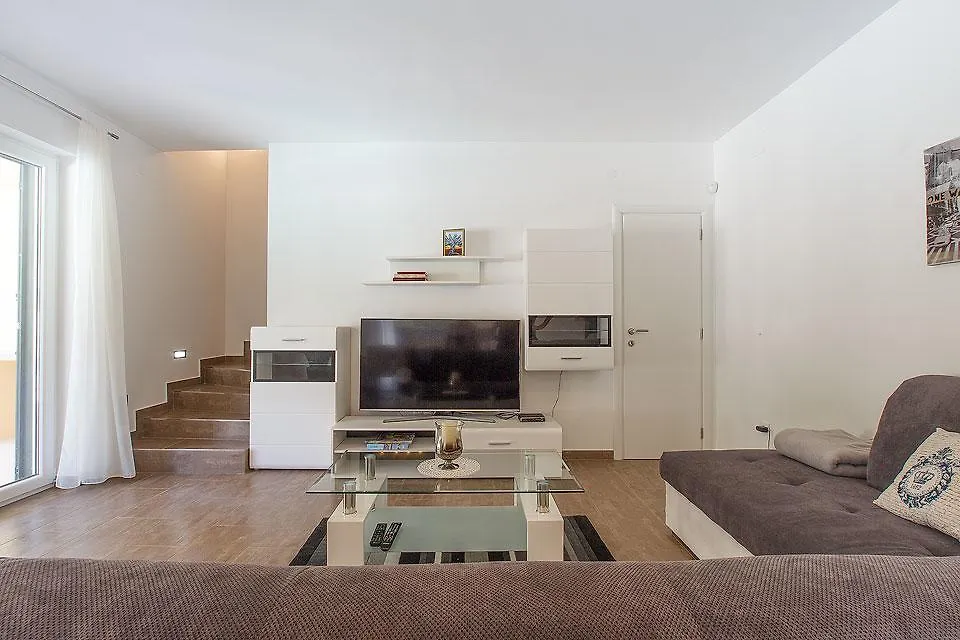 Villa Lorena Банджоле 0*,