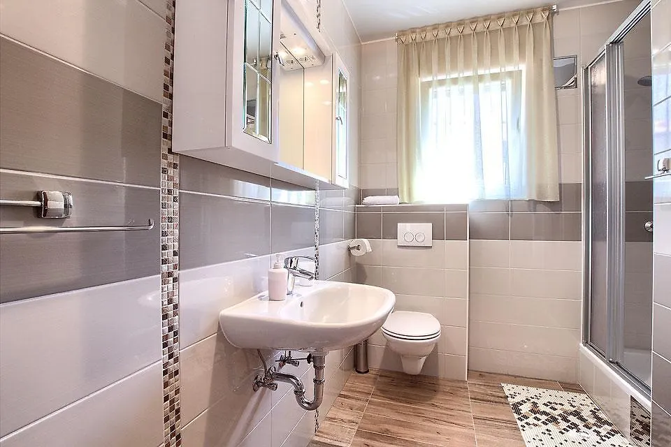 Villa Lorena Банджоле 0*,