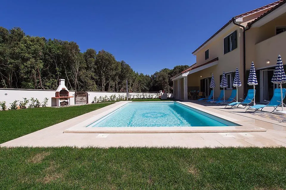 Villa Lorena Банджоле
