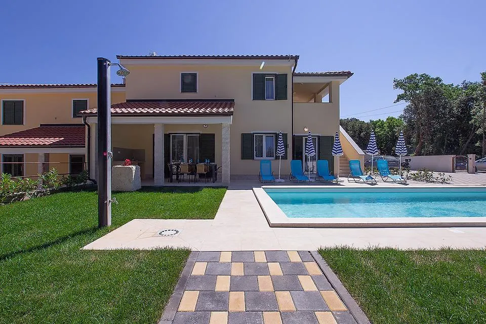 Villa Lorena Банджоле